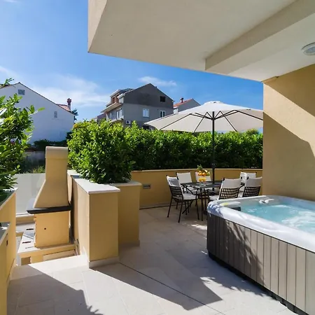 Vivaldi Deluxe Apartman *